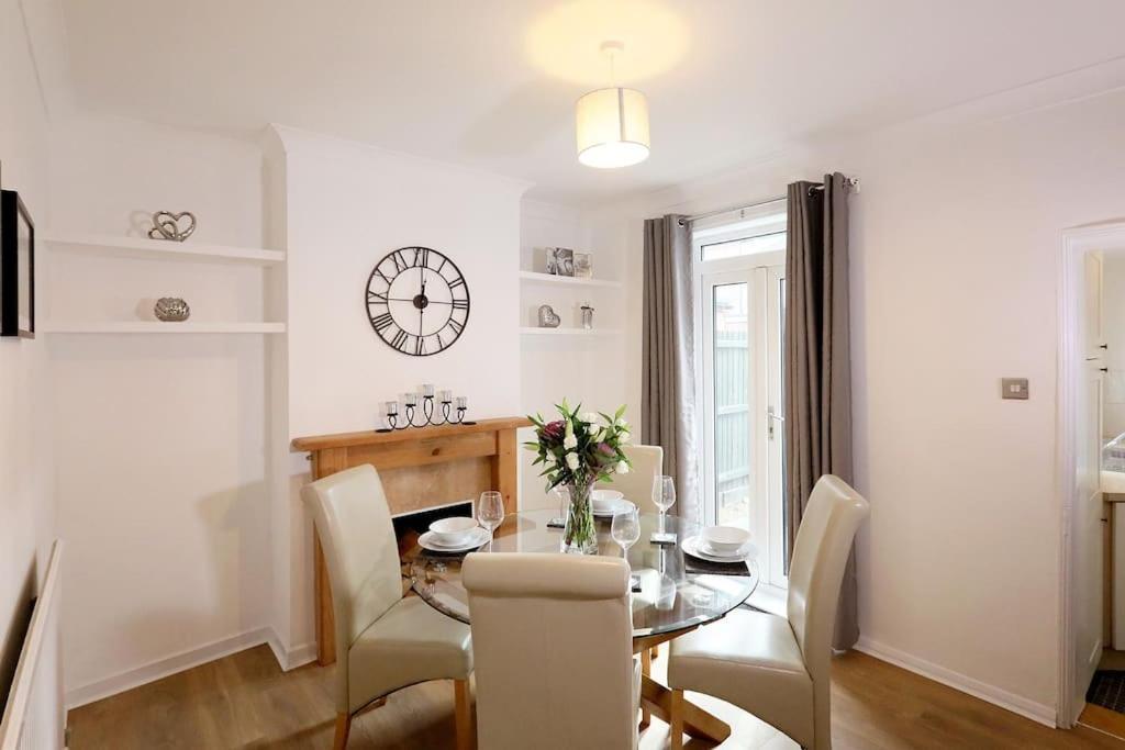 Convenient & Central 2-Bed House NWI Eksteriør billede