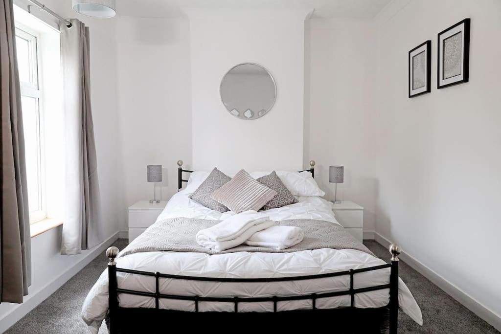 Convenient & Central 2-Bed House NWI Eksteriør billede