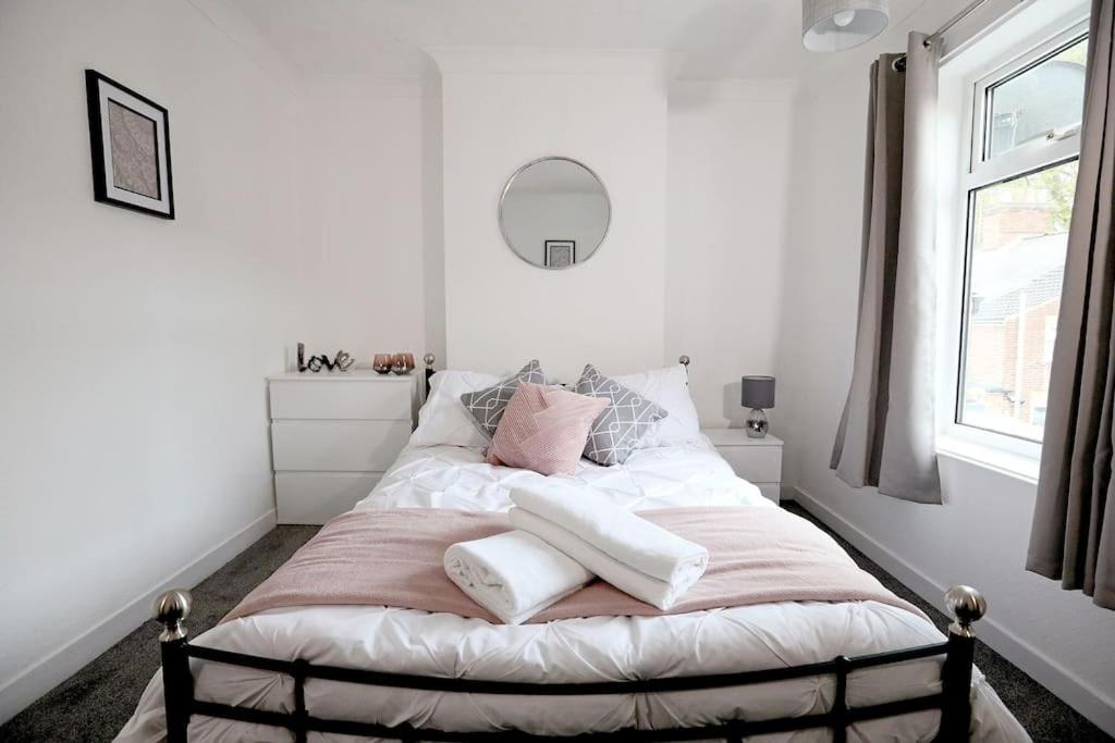 Convenient & Central 2-Bed House NWI Eksteriør billede