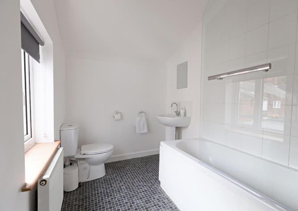 Convenient & Central 2-Bed House NWI Eksteriør billede